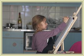 Capucine essaie son cadeau