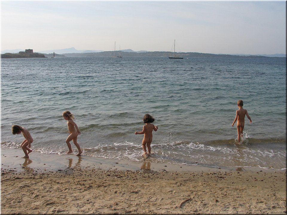 tout nus et tout bronzes.jpg
