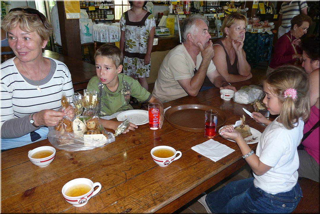 Mathis attend sa crepe.jpg