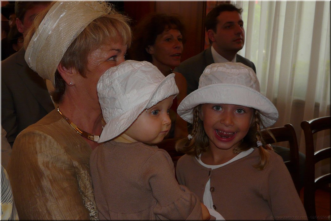 les cousines a la mairie.jpg