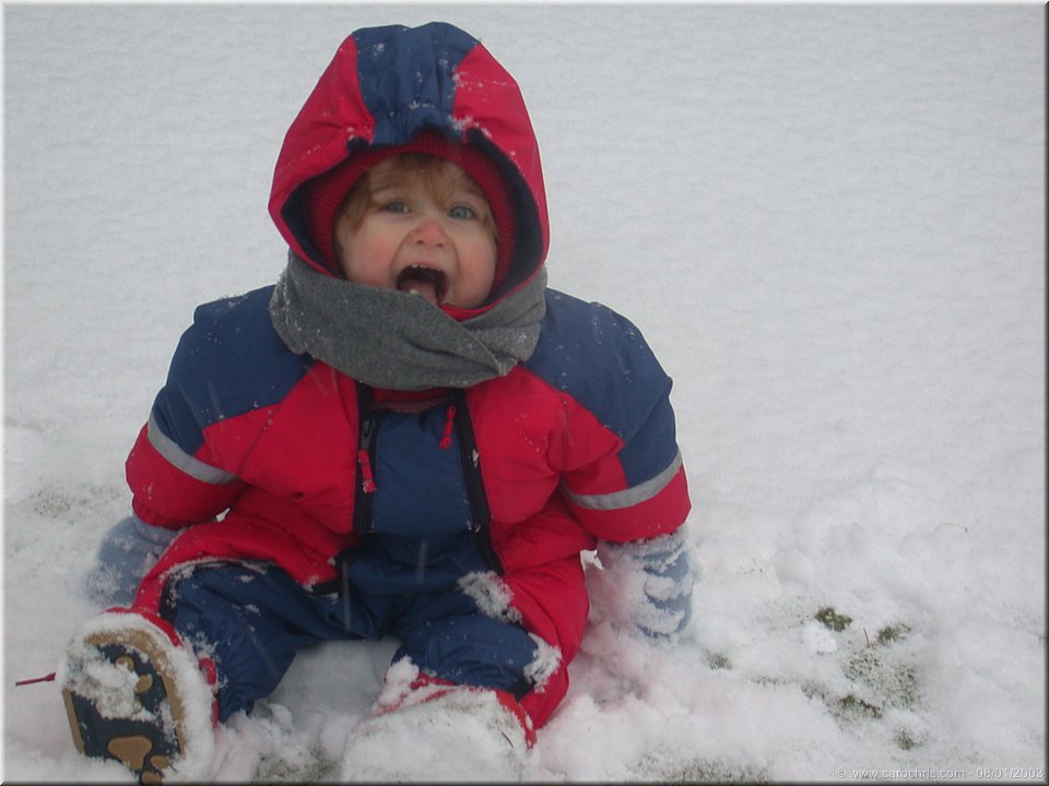 elle adoooooore la neige.jpg