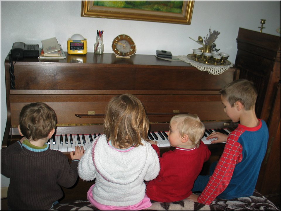 piano a huit mains.jpg