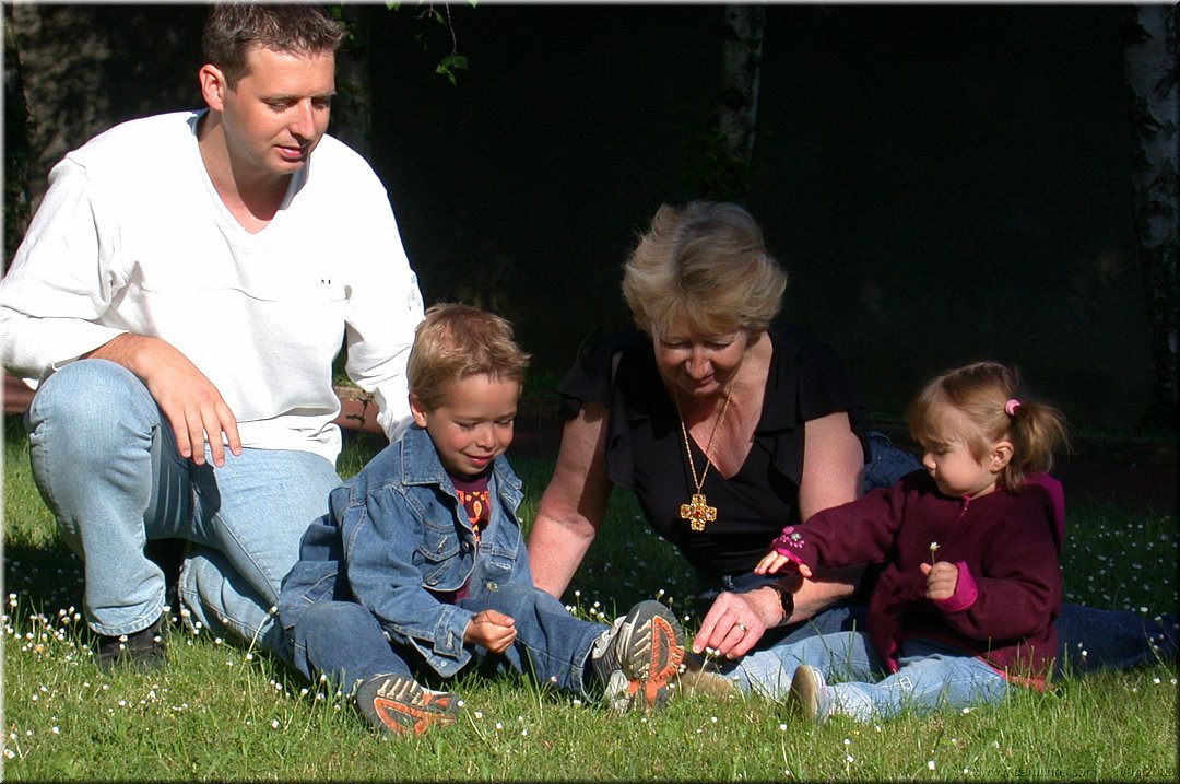 cueillette avec mamie dan.jpg
