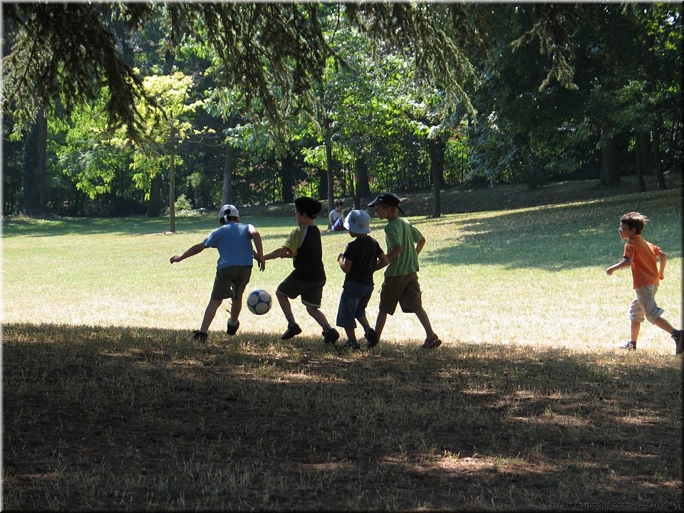 football dans le parc.jpg