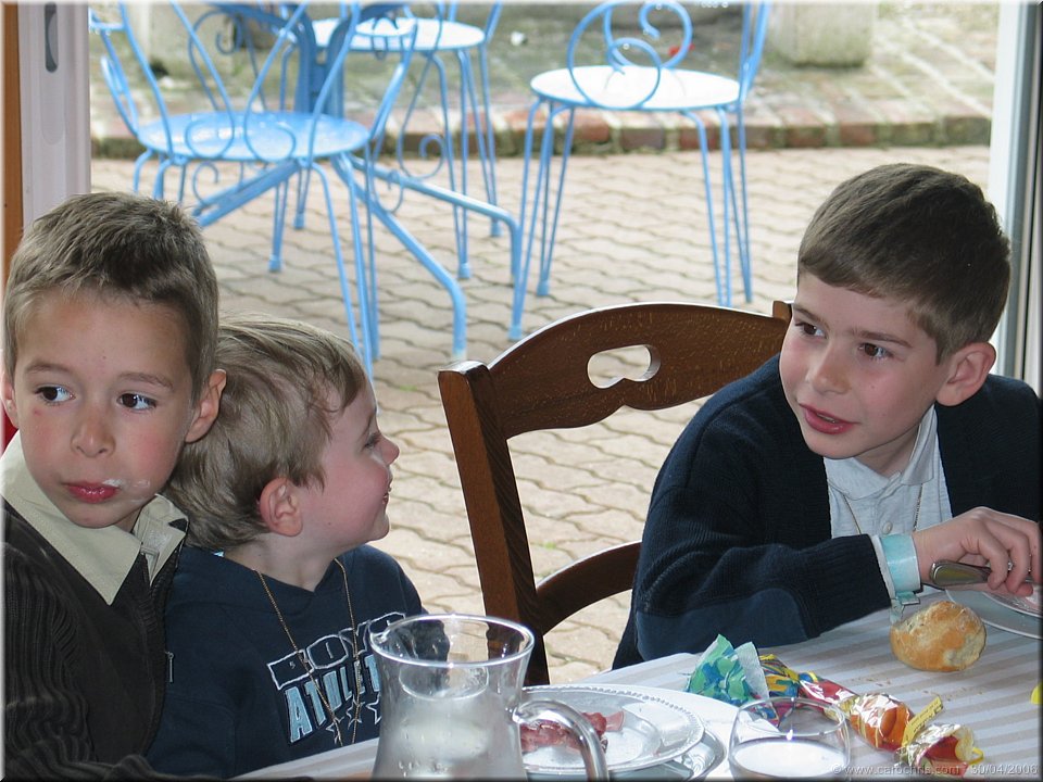 table de jeunes.jpg