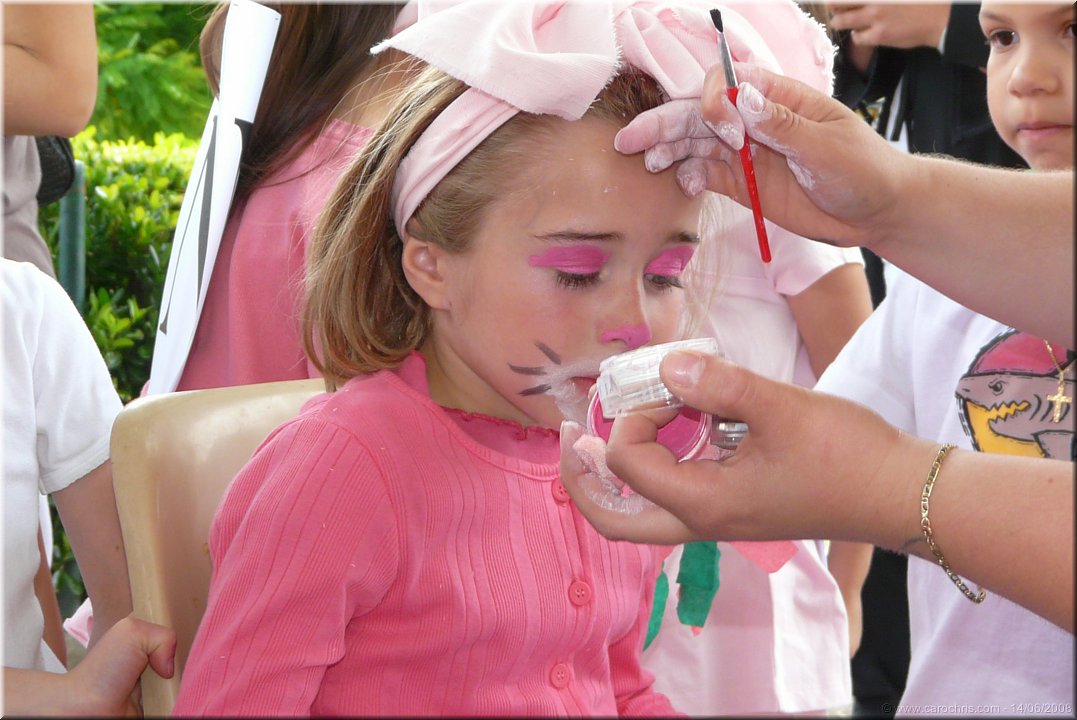 capucine au maquillage.jpg