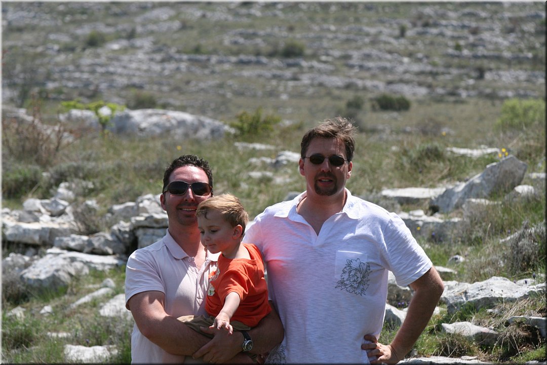 les zhoms et le bebe.jpg