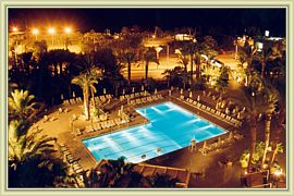 israel et la piscine club