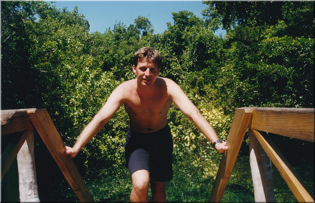 petit pont sur la riviere.jpg