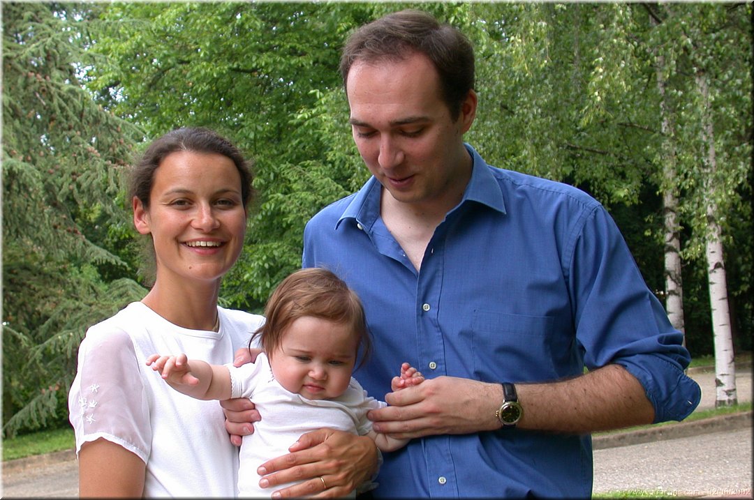capucine et ses parrain marraine.jpg
