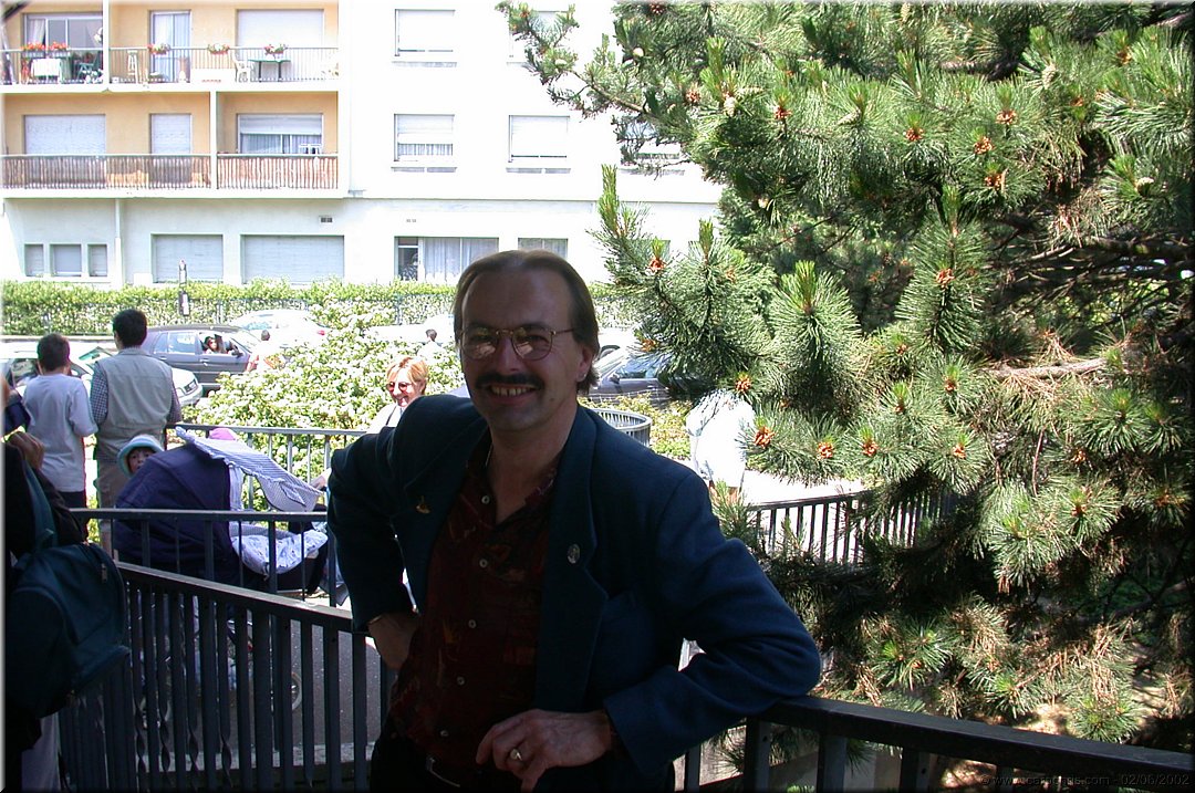 sven au balcon.jpg