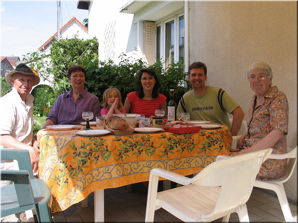 premier dejeuner en terrasse.jpg