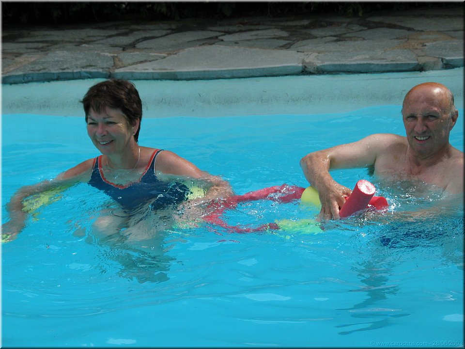 sitting dans la piscine.jpg
