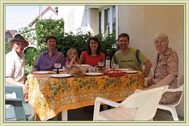 premier dejeuner en terrasse