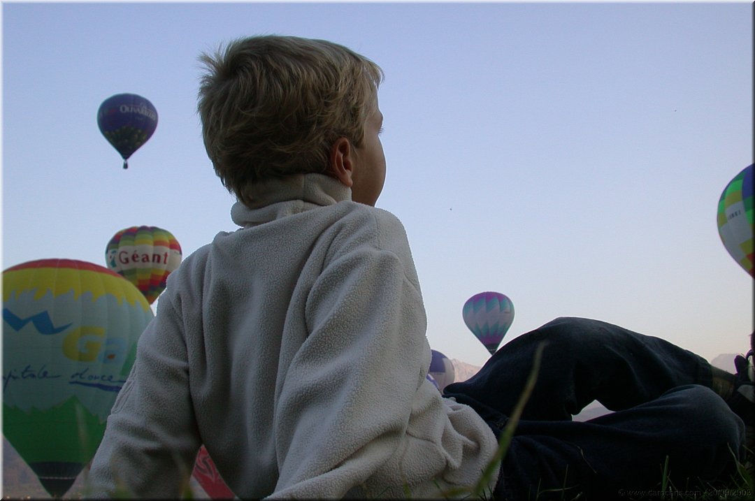 la tete dans les ballons.jpg