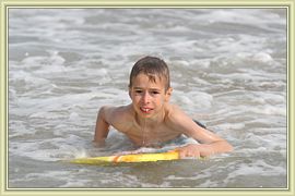 Surf dans les vagues